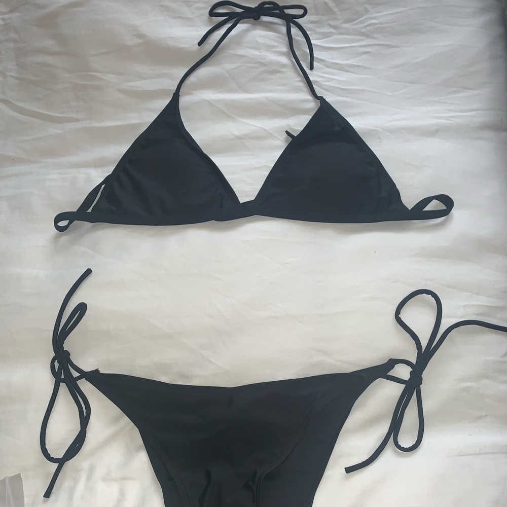 Black string bikini - Picture 3 of 4